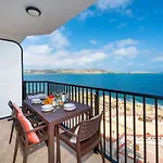 Islet Promenade Seafront With Large Corner Terrace By Getawaysmalta Apartmán