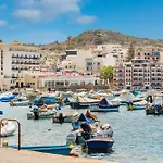 Islet Promenade Seafront - With Corner Terrace By Getawaysmalta 4*