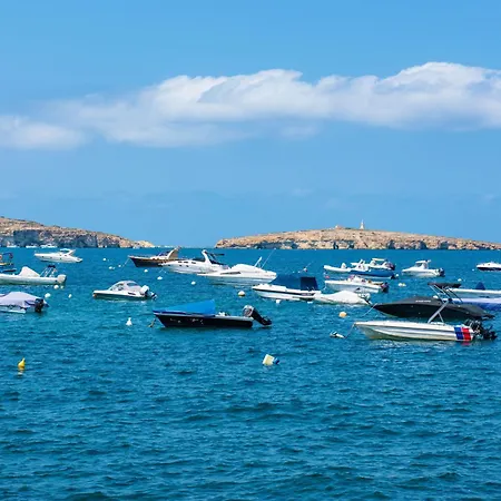 Daire Islet Promenade Seafront With Large Corner Terrace By Getawaysmalta St. Paul's Bay