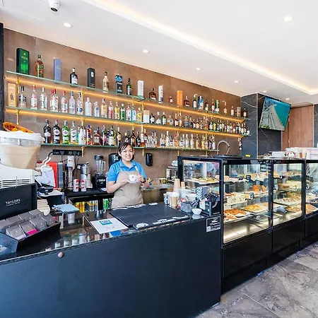 Daire Islet Promenade Seafront With Large Corner Terrace By Getawaysmalta