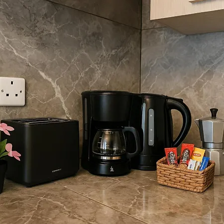 Daire Islet Promenade Seafront With Large Corner Terrace By Getawaysmalta