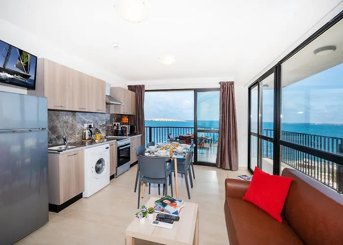 Islet Promenade Seafront With Large Corner Terrace By Getawaysmalta Apartman *