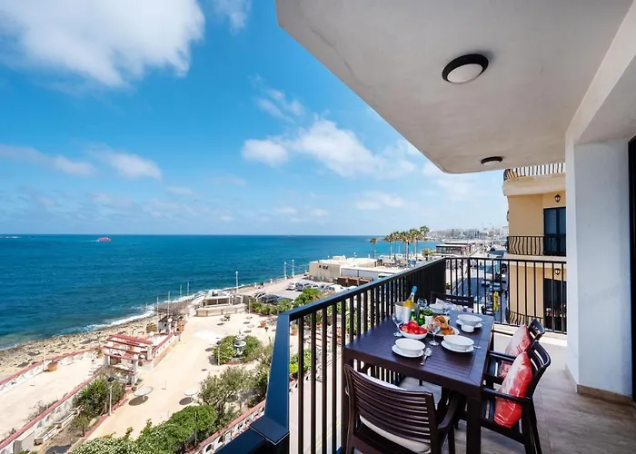 Islet Promenade Seafront With Large Corner Terrace By Getawaysmalta San Pawl il-Baħar