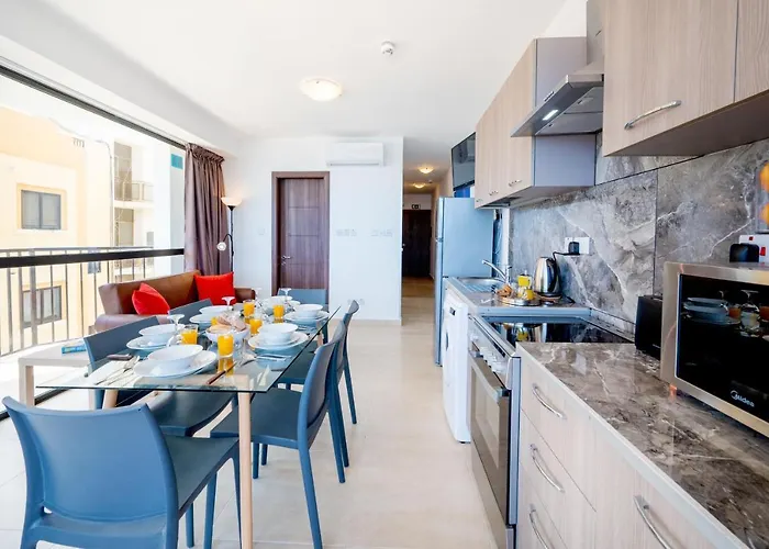 Islet Promenade Seafront With Large Corner Terrace By Getawaysmalta Apartman San Pawl il-Baħar