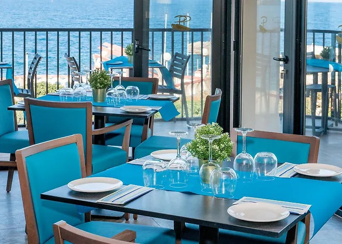 Islet Promenade Seafront With Large Corner Terrace By Getawaysmalta San Pawl il-Baħar