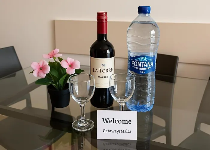 Islet Promenade Seafront With Large Corner Terrace By Getawaysmalta Apartman *