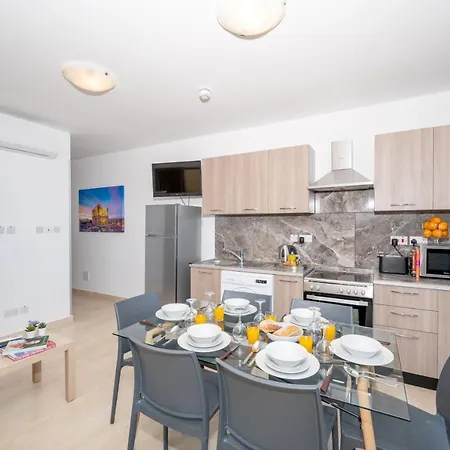 Islet Promenade Seafront With Large Corner Terrace By Getawaysmalta 公寓 圣保罗湾城